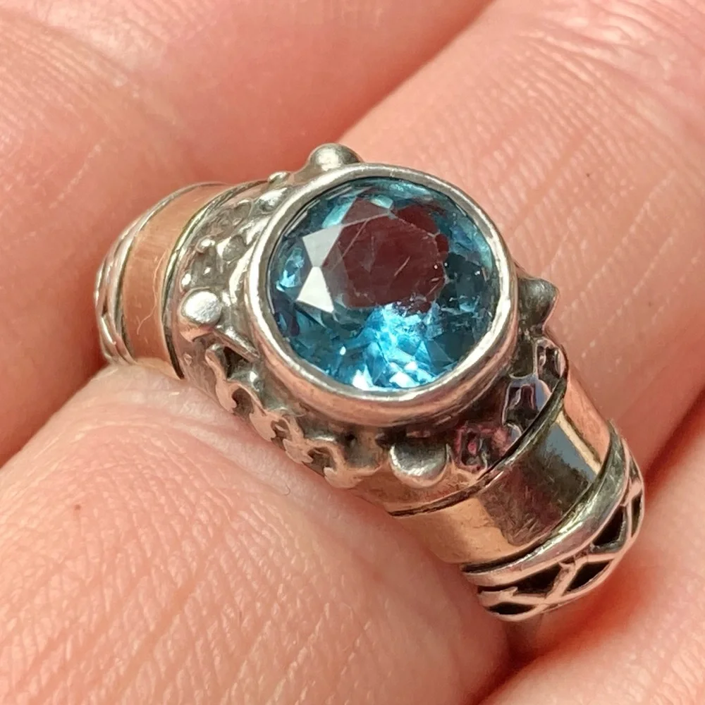 Vintage Artisan Aquamarine Sterling Ring with Gold bands - Picture 3 of 8